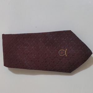 Mens Tommy Hilfiger Red Silk Necktie 58x3.75 in